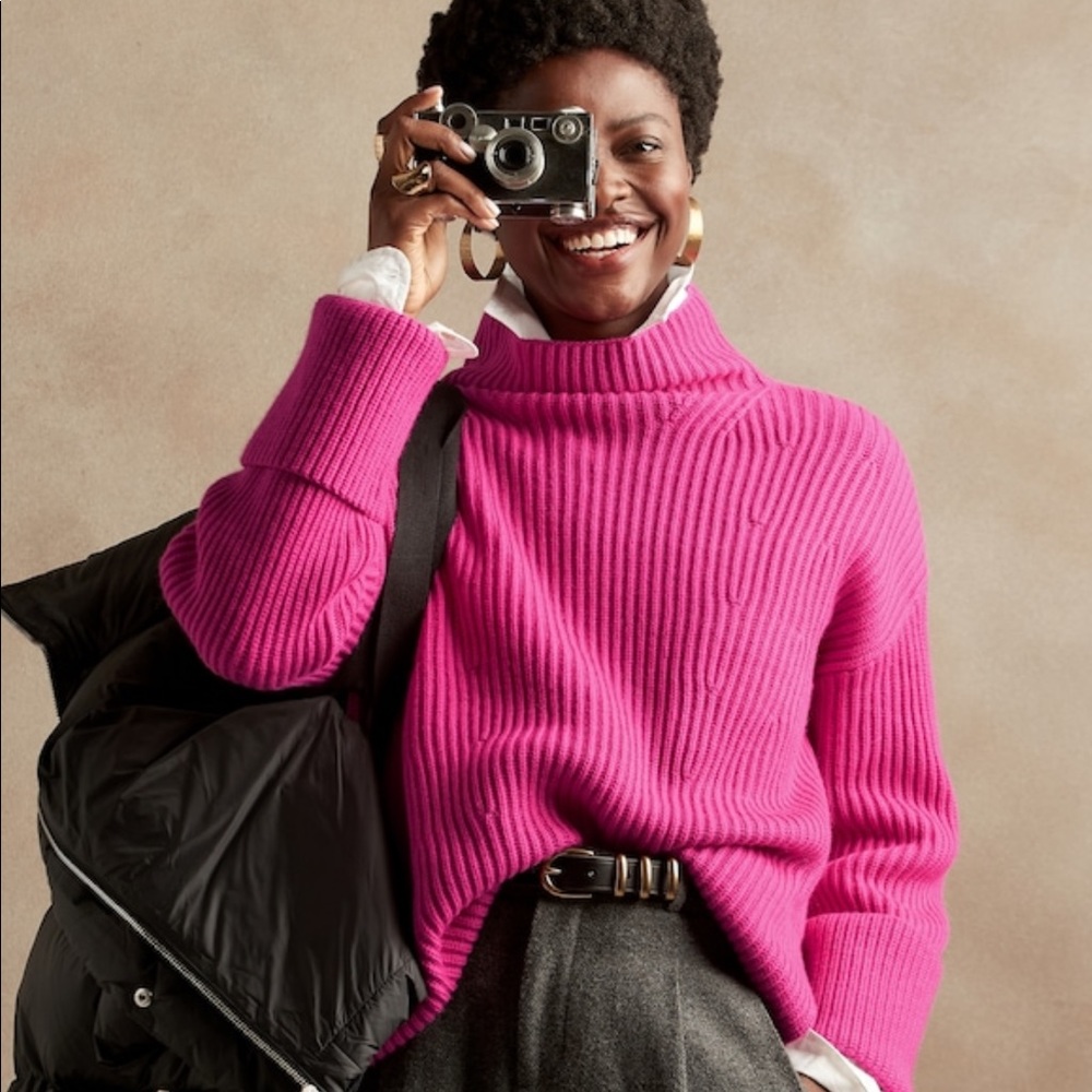 BANANA REPUBLIC OVERSIZED MERINO-CASHMERE SWEATER - Bright Pink Peony